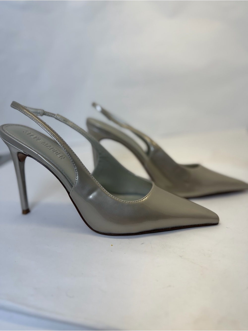 Steve Madden Reyes Slingback Pump in Ivory Pearl gold pointed toe high heel - Picture 3 of 8